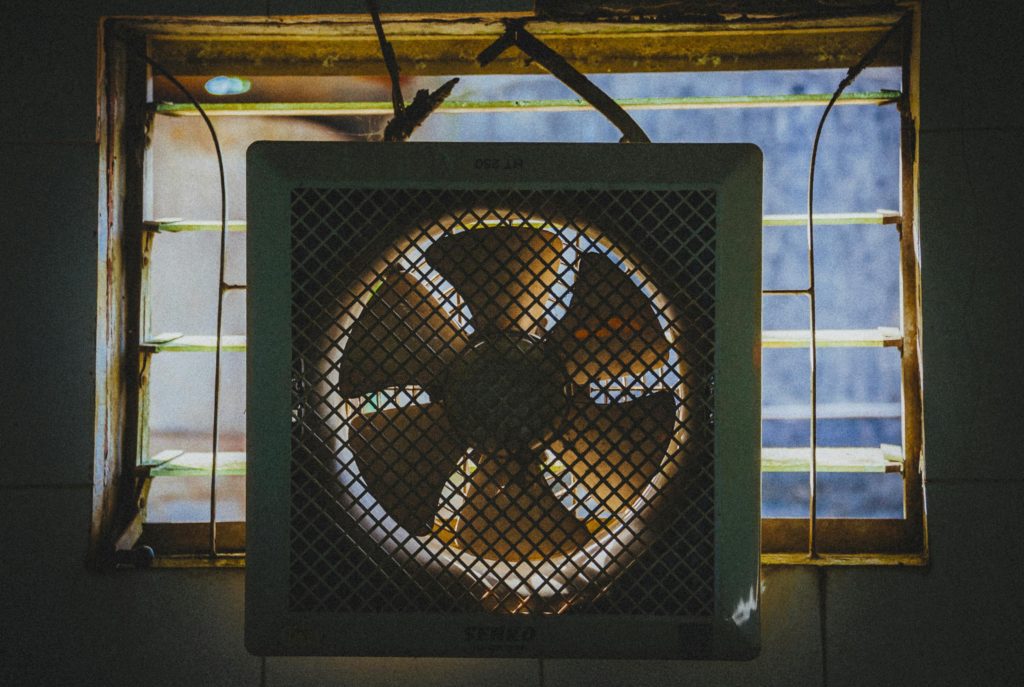 Exhaust Fan di dalam ruangan